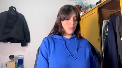 Snapshot of andrea_1011 chatting on December 29, 2024, 3:22 am Andrea online show from December 29, 2024, 3:22 am