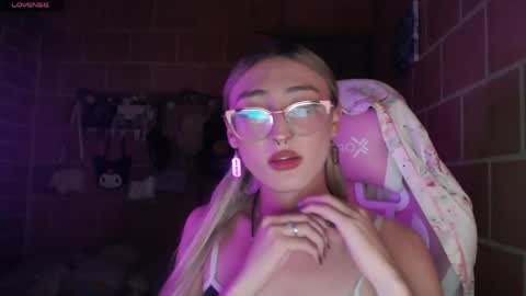 Andrea  online show from May 29, 2026, 3:15 am