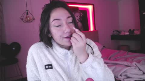 Snapshot of andrea_ramoss_ chatting on December 11, 2024, 9:30 am Andrea Ramos online show from December 11, 2024, 9:30 am