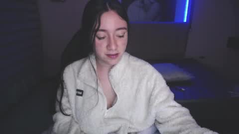 Snapshot of andrea_ramoss_ chatting on March 12, 2025, 8:19 am Andrea Ramos online show from March 12, 2025, 8:19 am