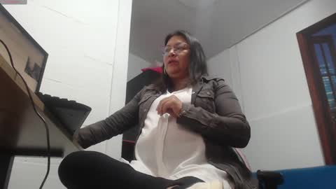 Snapshot of andrea_teacher chatting on October 2, 2025, 4:25 pm Andrea Model trainer Luxury ST online show from October 2, 2025, 4:25 pm