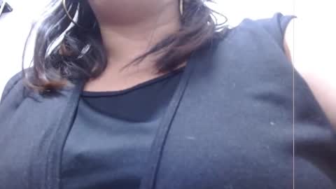 Snapshot of andrea_teacher chatting on October 17, 2025, 11:40 pm Andrea Model trainer Luxury ST online show from October 17, 2025, 11:40 pm