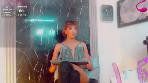 andrea_uchima online show from June 10, 2026, 6:23 am