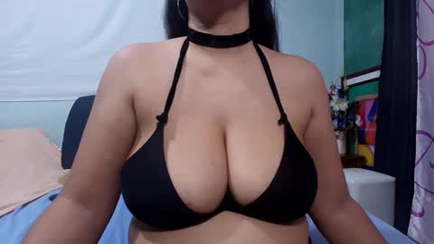 Snapshot of andreabigboobs23 chatting on September 29, 2025, 5:18 pm Andrea online show from September 29, 2025, 5:18 pm