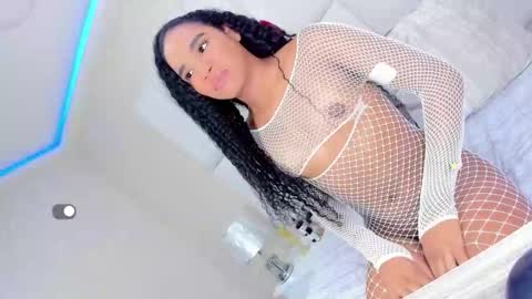 andreayano online show from November 18, 2025, 7:02 am