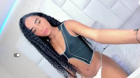 andreayano online show from November 21, 2025, 5:50 am