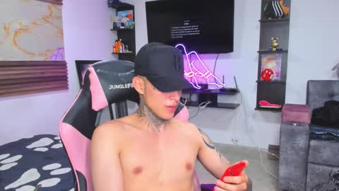 Snapshot of andrees_s chatting on October 15, 2025, 2:55 am andrees_s online show from October 15, 2025, 2:55 am