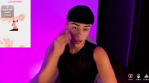 Snapshot of andreewwx_m chatting on November 8, 2025, 2:23 am Andrew online show from November 8, 2025, 2:23 am