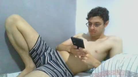 Snapshot of andres129494 chatting on November 14, 2025, 2:10 am andres129494 online show from November 14, 2025, 2:10 am