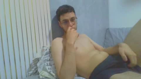 Snapshot of andres129494 chatting on December 1, 2025, 3:33 am andres129494 online show from December 1, 2025, 3:33 am