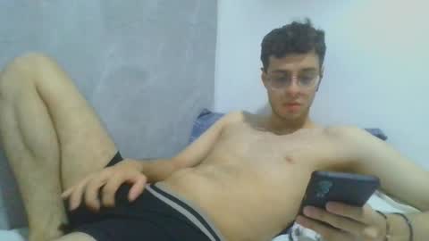 Snapshot of andres129494 chatting on December 15, 2025, 2:38 am andres129494 online show from December 15, 2025, 2:38 am