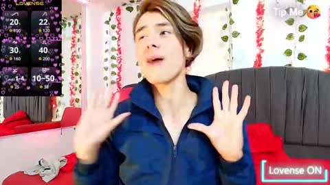 Snapshot of andres992563 chatting on December 15, 2025, 12:53 pm Alann online show from December 15, 2025, 12:53 pm