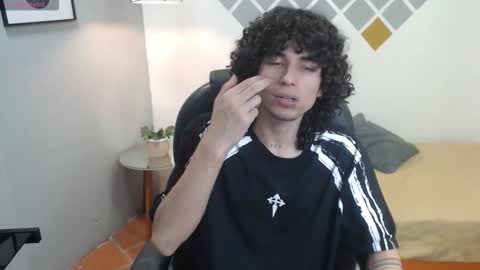 andres_ocasio online show from September 26, 2025, 2:59 am