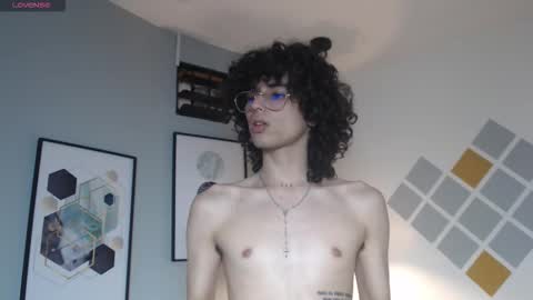 andres_ocasio online show from October 8, 2025, 3:26 am