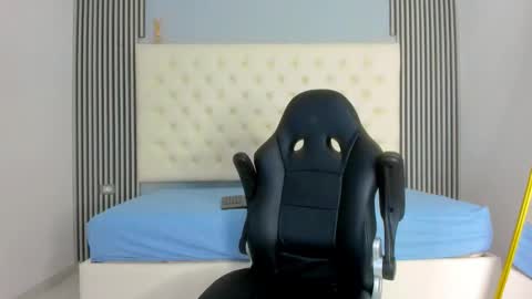 andres_stud online show from December 17, 2025, 4:40 am