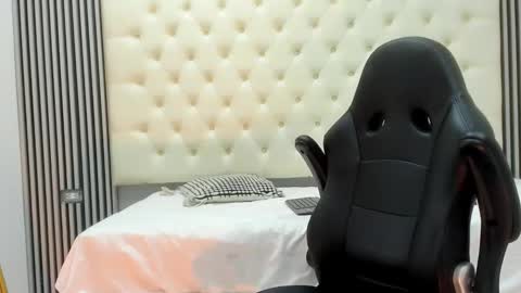 andres_stud online show from March 10, 2026, 4:06 am