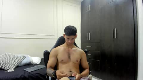 andres_stud online show from May 11, 2026, 3:34 am