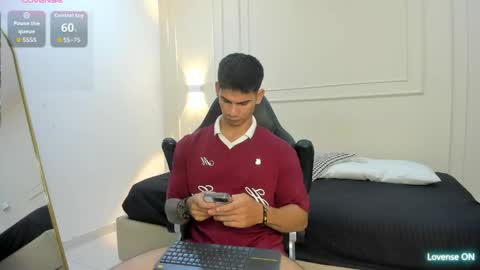 andres_stud online show from May 18, 2026, 5:46 am