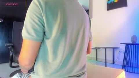 Snapshot of andresmer_ chatting on June 7, 2026, 7:34 am Andres online show from June 7, 2026, 7:34 am