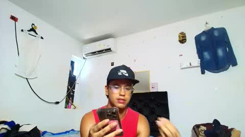 andreswhite_shotoflust online show from May 25, 2026, 5:08 pm