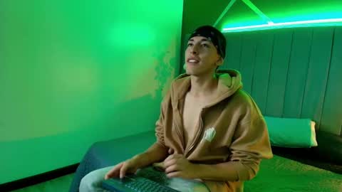 Andreuw Wolf online show from October 29, 2025, 2:36 am