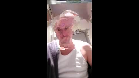 andrew3356577 online show from May 1, 2026, 7:07 pm