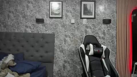 andrew_2811 online show from September 9, 2025, 7:41 am