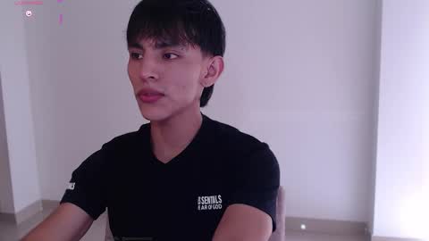 Snapshot of andrew_courtz chatting on December 3, 2025, 7:56 pm Andrew Courtz online show from December 3, 2025, 7:56 pm