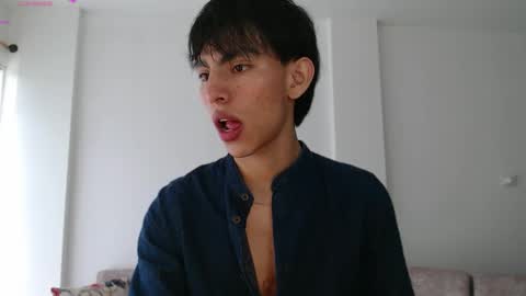 Snapshot of andrew_courtz chatting on December 15, 2025, 7:18 pm Andrew Courtz online show from December 15, 2025, 7:18 pm