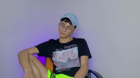 Snapshot of andrew_dann chatting on November 28, 2025, 4:04 am andres online show from November 28, 2025, 4:04 am