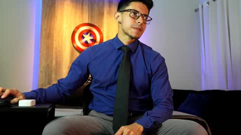 Snapshot of andrew_elliot chatting on December 18, 2024, 6:43 am Andrew online show from December 18, 2024, 6:43 am