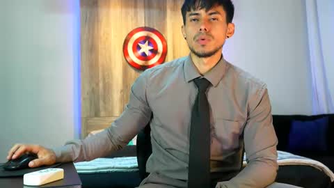 Snapshot of andrew_elliot chatting on February 13, 2025, 1:50 am Andrew online show from February 13, 2025, 1:50 am