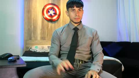 Snapshot of andrew_elliot chatting on February 21, 2025, 4:29 am Andrew online show from February 21, 2025, 4:29 am