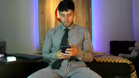 Snapshot of andrew_elliot chatting on October 5, 2025, 6:34 am Andrew online show from October 5, 2025, 6:34 am