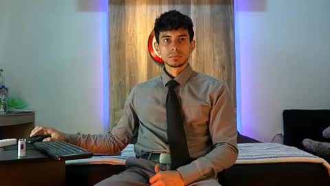 Snapshot of andrew_elliot chatting on October 20, 2025, 6:03 am Andrew online show from October 20, 2025, 6:03 am