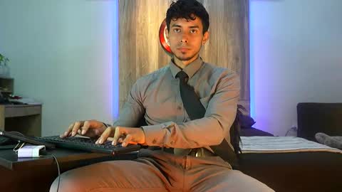 Snapshot of andrew_elliot chatting on October 28, 2025, 1:53 am Andrew online show from October 28, 2025, 1:53 am