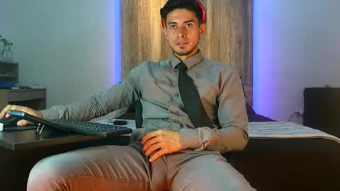 Snapshot of andrew_elliot chatting on November 5, 2025, 3:39 am Andrew online show from November 5, 2025, 3:39 am