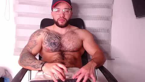 andrew_holden__ online show from November 11, 2025, 12:43 am