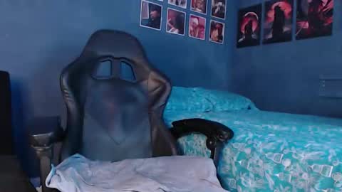 Snapshot of andrew_hoult chatting on March 10, 2026, 12:59 am Andrew online show from March 10, 2026, 12:59 am