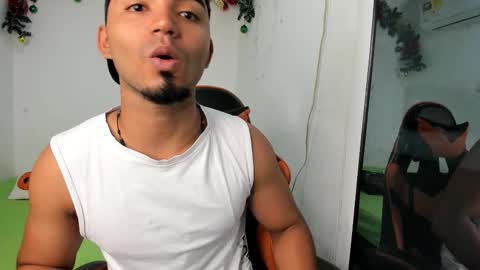 Snapshot of andrew_jonhes1 chatting on December 5, 2025, 11:41 am andrew_jonhes1 online show from December 5, 2025, 11:41 am