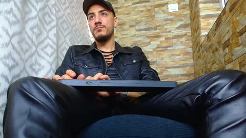 Snapshot of andrewbanner chatting on December 3, 2024, 7:54 am MasterRomania online show from December 3, 2024, 7:54 am