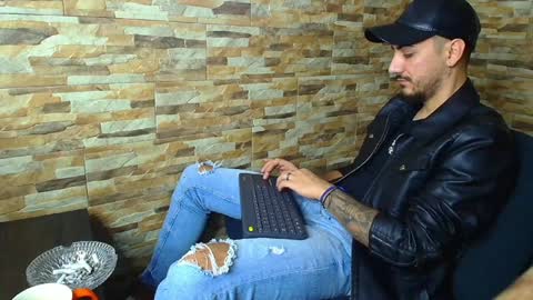 Snapshot of andrewbanner chatting on December 5, 2024, 7:49 am MasterRomania online show from December 5, 2024, 7:49 am