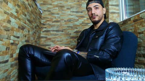 Snapshot of andrewbanner chatting on December 7, 2024, 9:28 am MasterRomania online show from December 7, 2024, 9:28 am