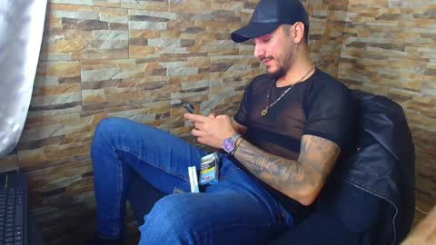 Snapshot of andrewbanner chatting on December 11, 2024, 9:30 am MasterRomania online show from December 11, 2024, 9:30 am