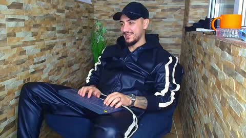 Snapshot of andrewbanner chatting on December 20, 2024, 4:53 am MasterRomania online show from December 20, 2024, 4:53 am