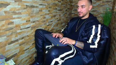 Snapshot of andrewbanner chatting on December 24, 2024, 7:39 am MasterRomania online show from December 24, 2024, 7:39 am