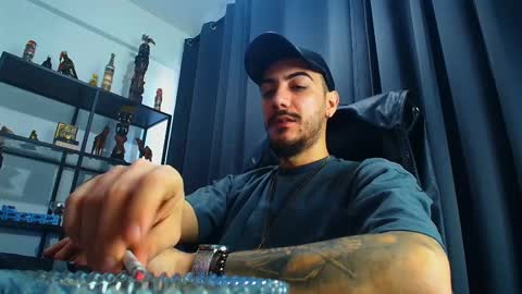 Snapshot of andrewbanner chatting on March 5, 2025, 6:33 am MasterRomania online show from March 5, 2025, 6:33 am