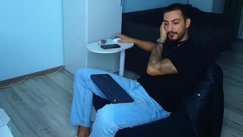 Snapshot of andrewbanner chatting on September 25, 2025, 3:21 am MasterRomania online show from September 25, 2025, 3:21 am