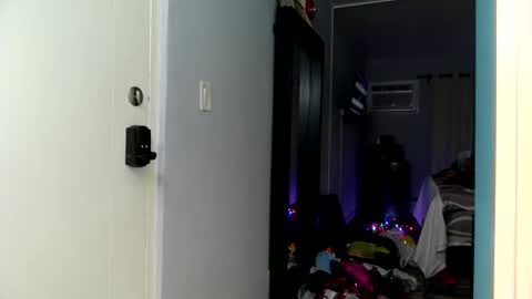 Snapshot of andrewgennie chatting on December 8, 2024, 2:18 am andrewgennie online show from December 8, 2024, 2:18 am