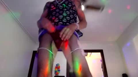 Snapshot of andrewgennie chatting on October 22, 2025, 11:37 pm andrewgennie online show from October 22, 2025, 11:37 pm